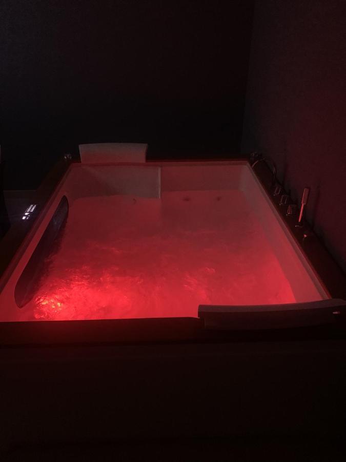פקינו Athena Rooms With Private Spa מראה חיצוני תמונה