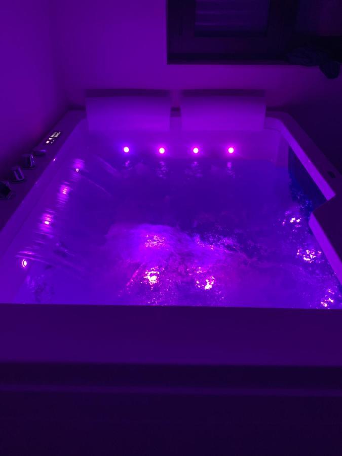 פקינו Athena Rooms With Private Spa מראה חיצוני תמונה